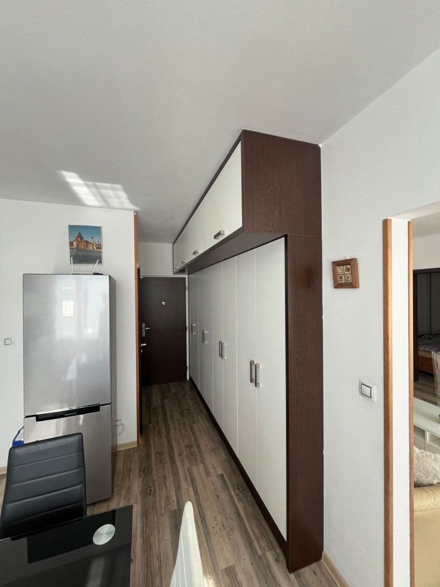 Prenájom bytu 3-izbový 50 m², Adámkova, Chomutov, Ústecký kraj Prenájom bytu 3-izbový 50 m², Adámkova, Chomutov, Ústecký kraj