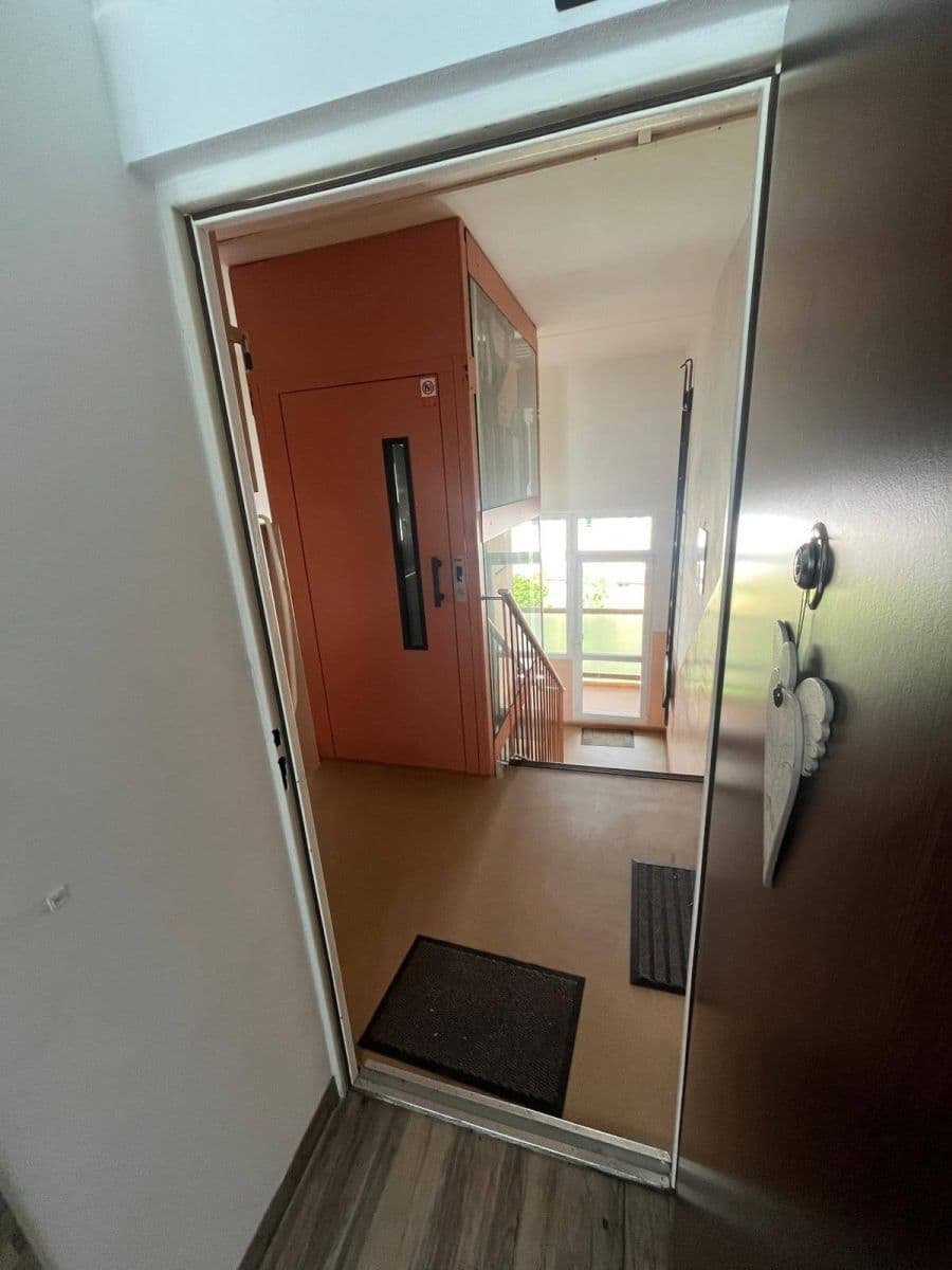 Prenájom bytu 3-izbový 50 m², Adámkova, Chomutov, Ústecký kraj Prenájom bytu 3-izbový 50 m², Adámkova, Chomutov, Ústecký kraj