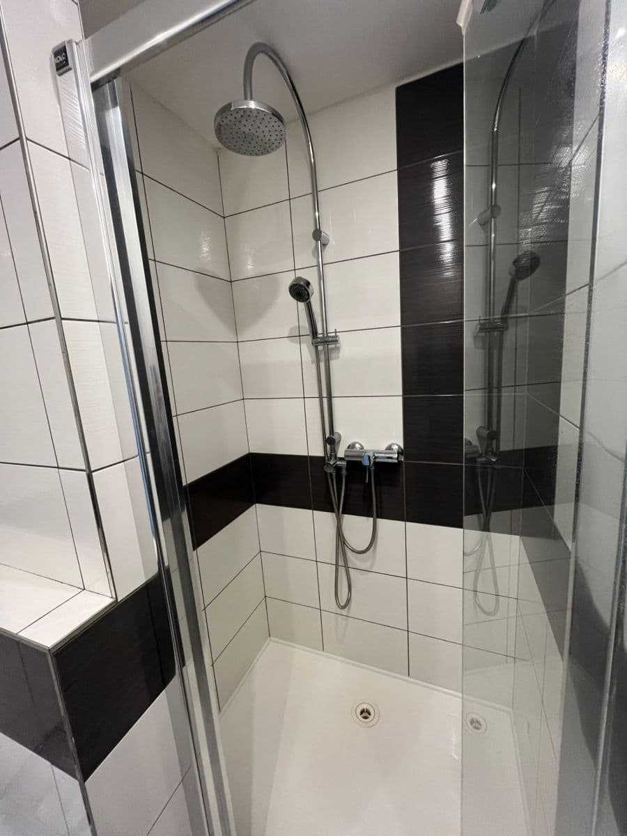 Prenájom bytu 3-izbový 50 m², Adámkova, Chomutov, Ústecký kraj Prenájom bytu 3-izbový 50 m², Adámkova, Chomutov, Ústecký kraj