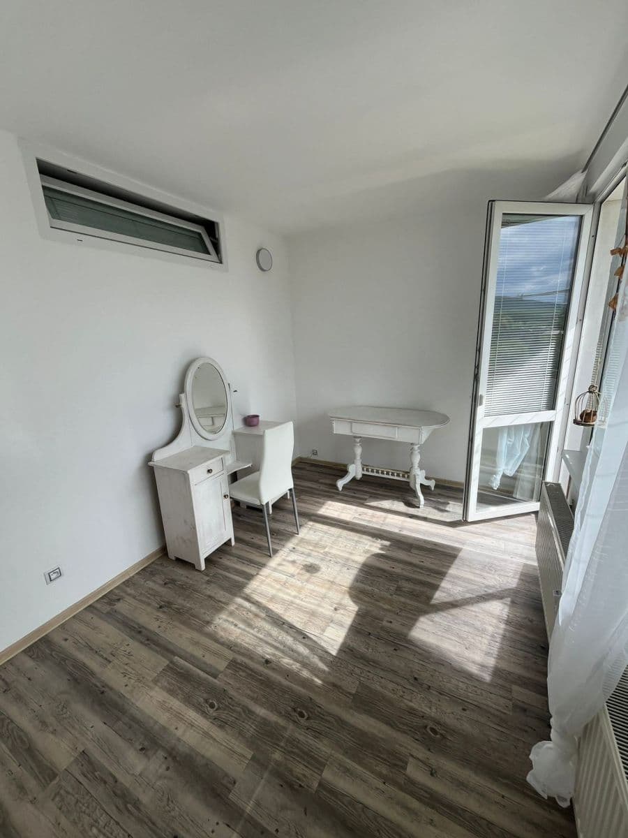Prenájom bytu 3-izbový 50 m², Adámkova, Chomutov, Ústecký kraj Prenájom bytu 3-izbový 50 m², Adámkova, Chomutov, Ústecký kraj