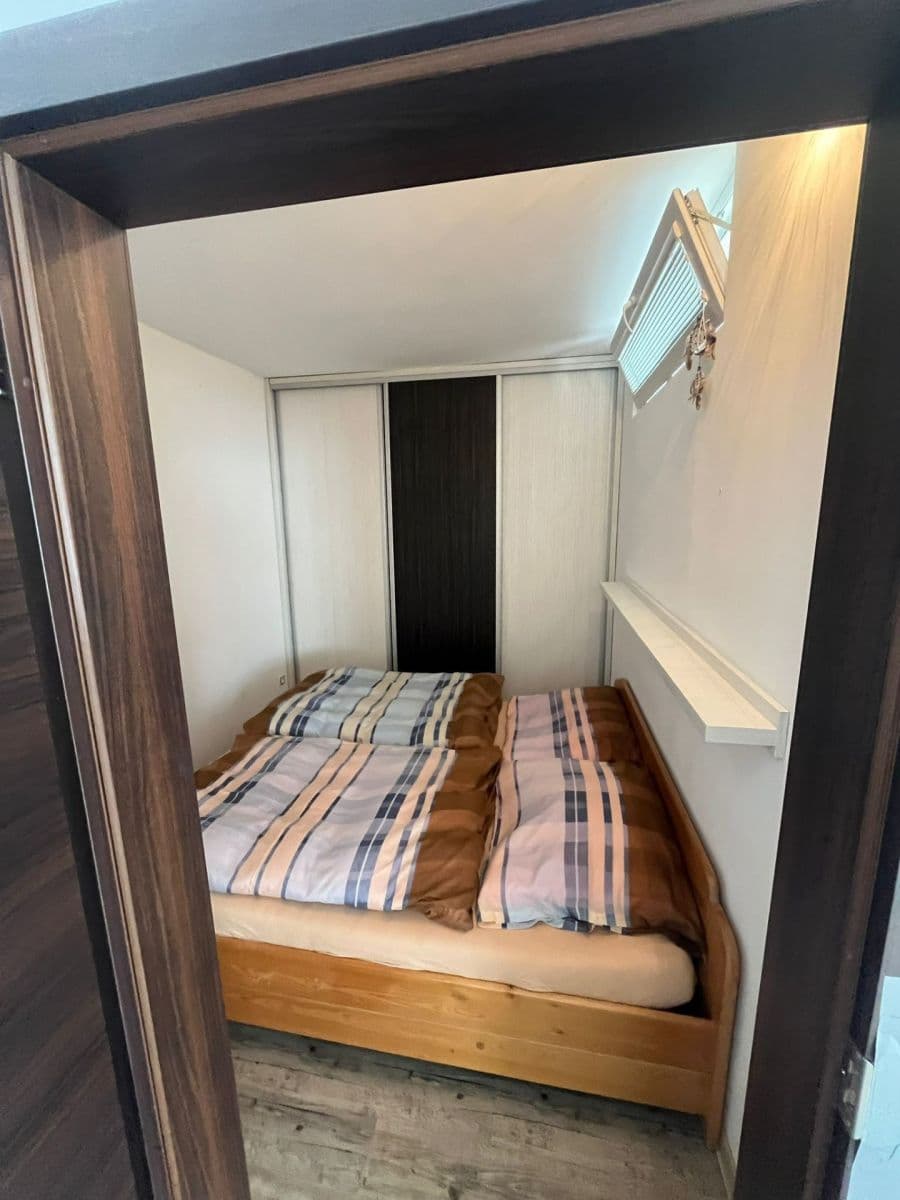 Prenájom bytu 3-izbový 50 m², Adámkova, Chomutov, Ústecký kraj Prenájom bytu 3-izbový 50 m², Adámkova, Chomutov, Ústecký kraj
