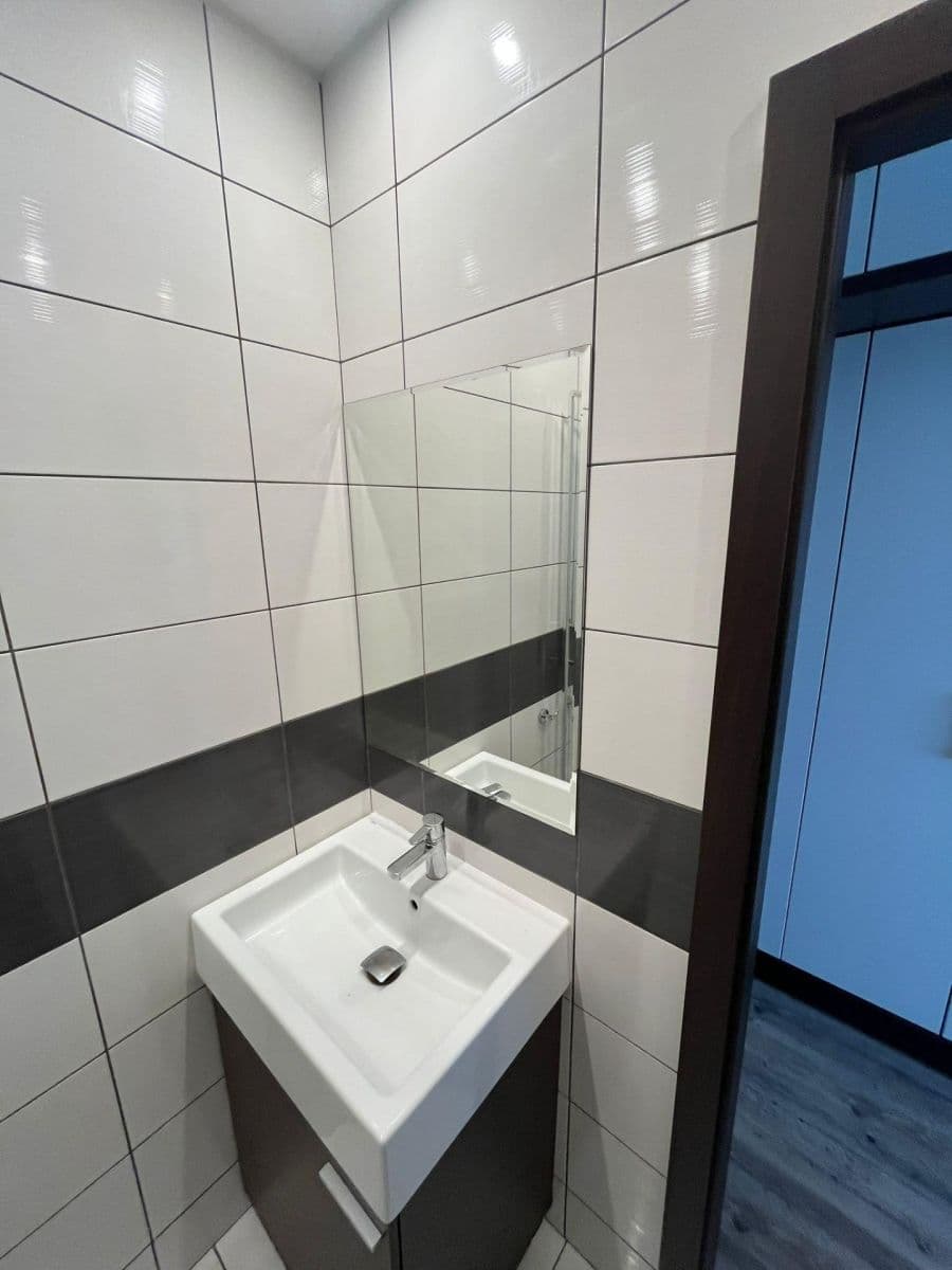 Prenájom bytu 3-izbový 50 m², Adámkova, Chomutov, Ústecký kraj Prenájom bytu 3-izbový 50 m², Adámkova, Chomutov, Ústecký kraj