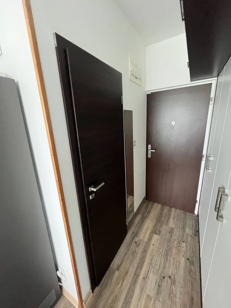 Prenájom bytu 3-izbový 50 m², Adámkova, Chomutov, Ústecký kraj Prenájom bytu 3-izbový 50 m², Adámkova, Chomutov, Ústecký kraj