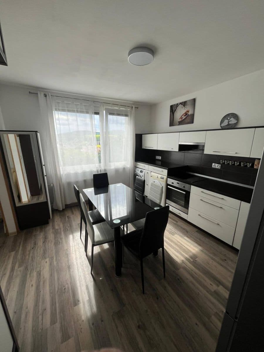 Prenájom bytu 3-izbový 50 m², Adámkova, Chomutov, Ústecký kraj Prenájom bytu 3-izbový 50 m², Adámkova, Chomutov, Ústecký kraj