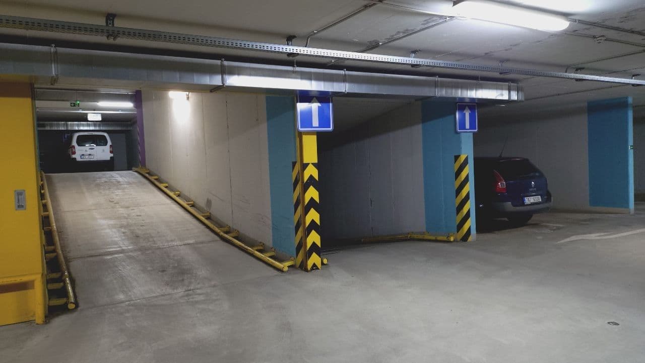 Prenájom garáže 15 m², Sluneční náměstí, Praha, Praha Prenájom garáže 15 m², Sluneční náměstí, Praha, Praha