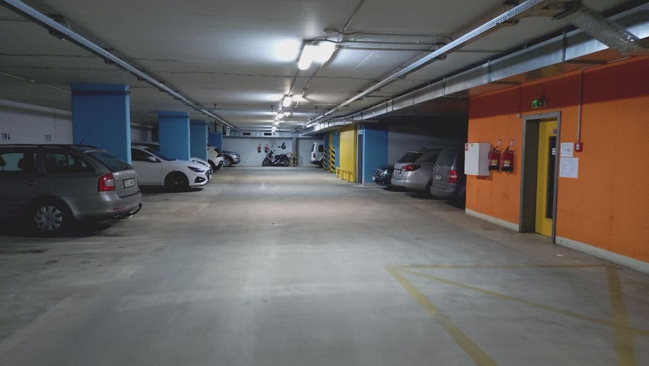 Prenájom garáže 15 m², Sluneční náměstí, Praha, Praha Prenájom garáže 15 m², Sluneční náměstí, Praha, Praha