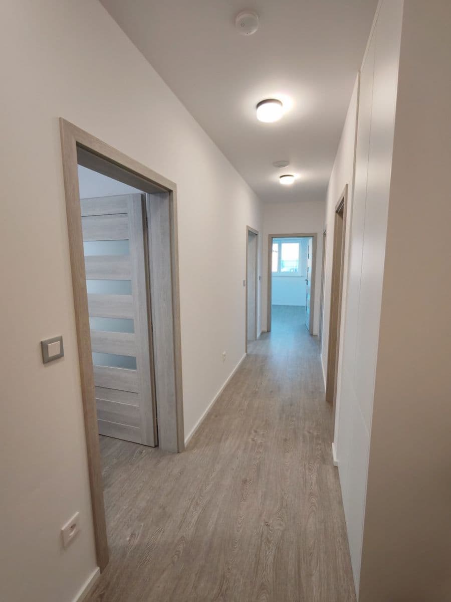 Prenájom bytu 3-izbový 63 m², T. G. Masaryka, Kostelec nad Labem, Středočeský kraj Prenájom bytu 3-izbový 63 m², T. G. Masaryka, Kostelec nad Labem, Středočeský kraj