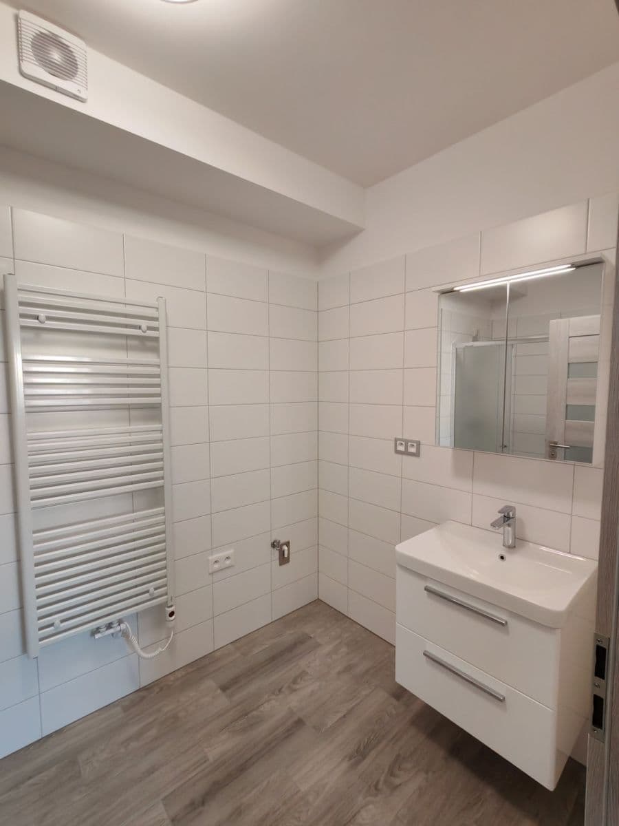Prenájom bytu 3-izbový 63 m², T. G. Masaryka, Kostelec nad Labem, Středočeský kraj Prenájom bytu 3-izbový 63 m², T. G. Masaryka, Kostelec nad Labem, Středočeský kraj