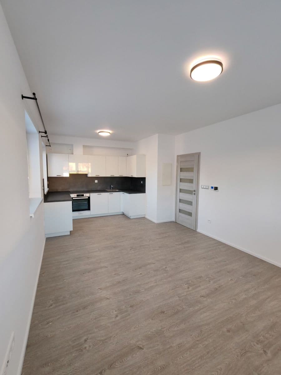 Prenájom bytu 3-izbový 63 m², T. G. Masaryka, Kostelec nad Labem, Středočeský kraj Prenájom bytu 3-izbový 63 m², T. G. Masaryka, Kostelec nad Labem, Středočeský kraj