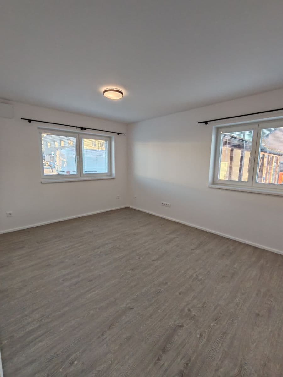 Prenájom bytu 3-izbový 63 m², T. G. Masaryka, Kostelec nad Labem, Středočeský kraj Prenájom bytu 3-izbový 63 m², T. G. Masaryka, Kostelec nad Labem, Středočeský kraj