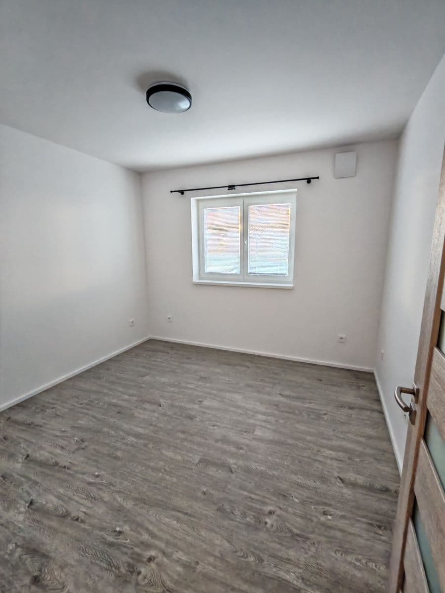 Prenájom bytu 3-izbový 63 m², T. G. Masaryka, Kostelec nad Labem, Středočeský kraj Prenájom bytu 3-izbový 63 m², T. G. Masaryka, Kostelec nad Labem, Středočeský kraj