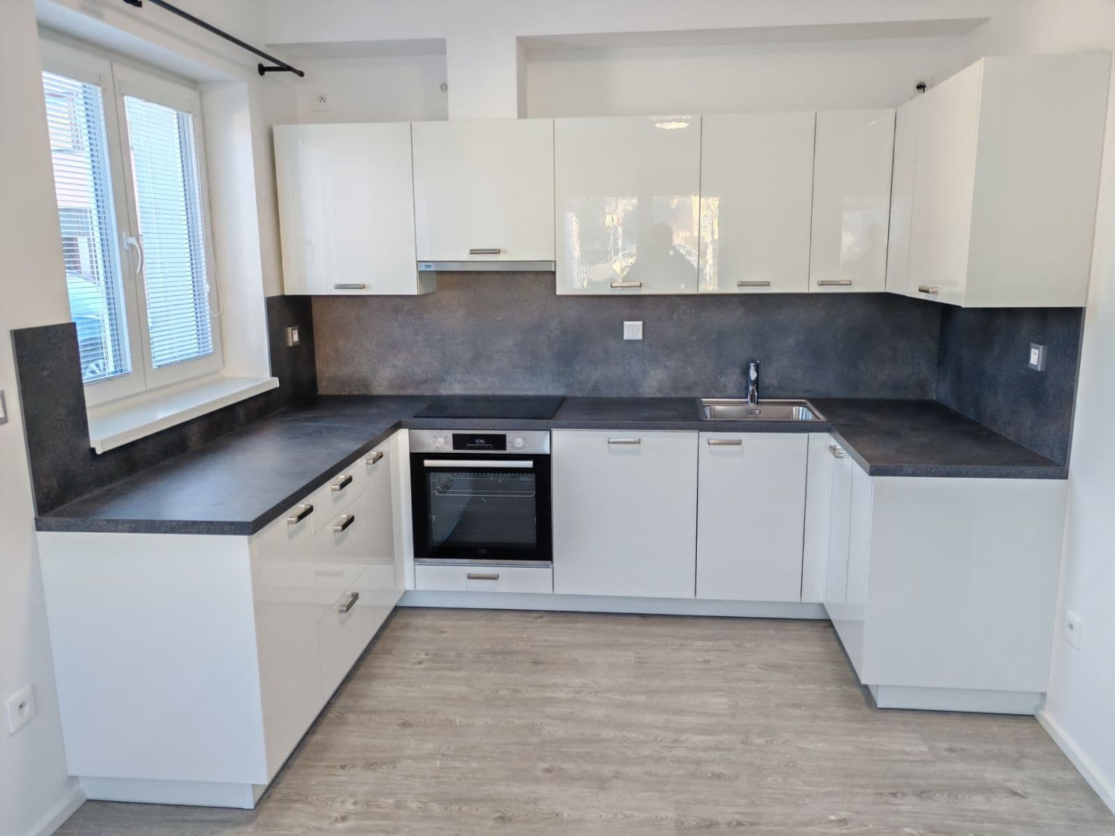 Prenájom bytu 3-izbový 63 m², T. G. Masaryka, Kostelec nad Labem, Středočeský kraj Prenájom bytu 3-izbový 63 m², T. G. Masaryka, Kostelec nad Labem, Středočeský kraj