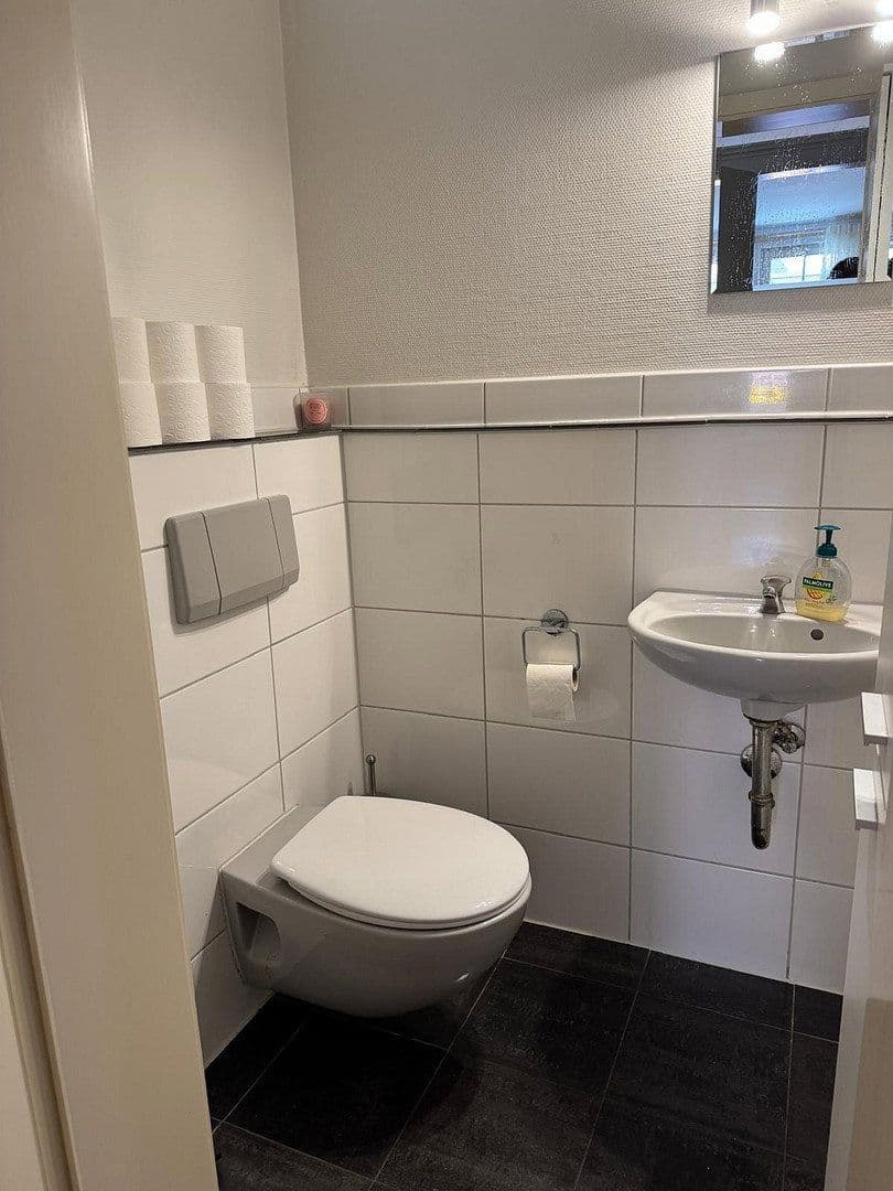 Prenájom bytu 4-izbový 120 m², Ehinger Straße 48, Rottenburg am Neckar, Bádensko-Wurttembersko Prenájom bytu 4-izbový 120 m², Ehinger Straße 48, Rottenburg am Neckar, Bádensko-Wurttembersko