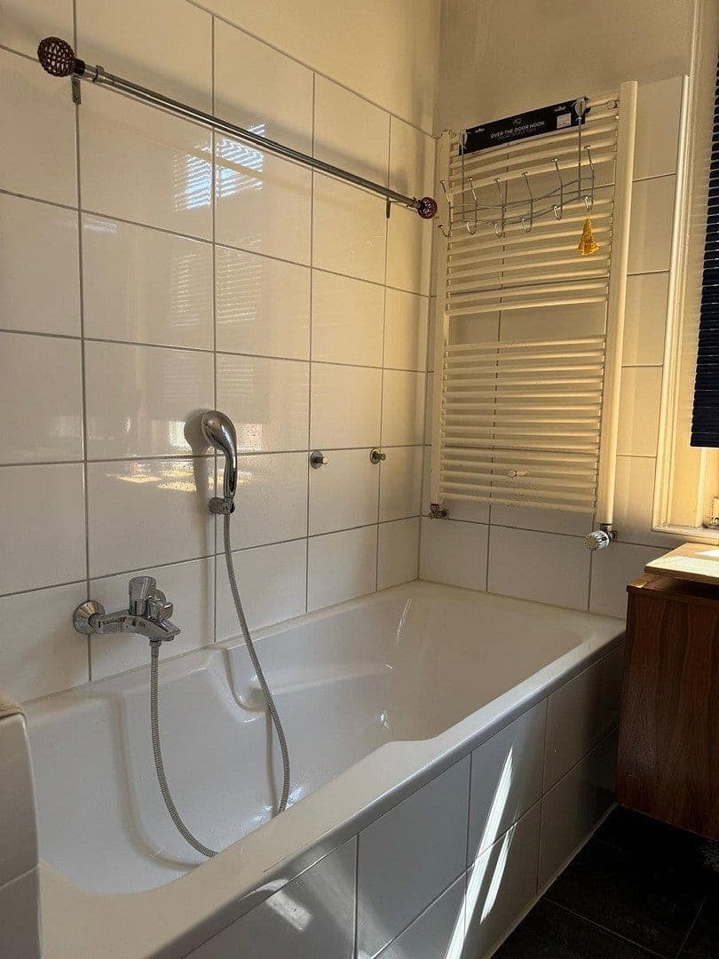 Prenájom bytu 4-izbový 120 m², Ehinger Straße 48, Rottenburg am Neckar, Bádensko-Wurttembersko Prenájom bytu 4-izbový 120 m², Ehinger Straße 48, Rottenburg am Neckar, Bádensko-Wurttembersko