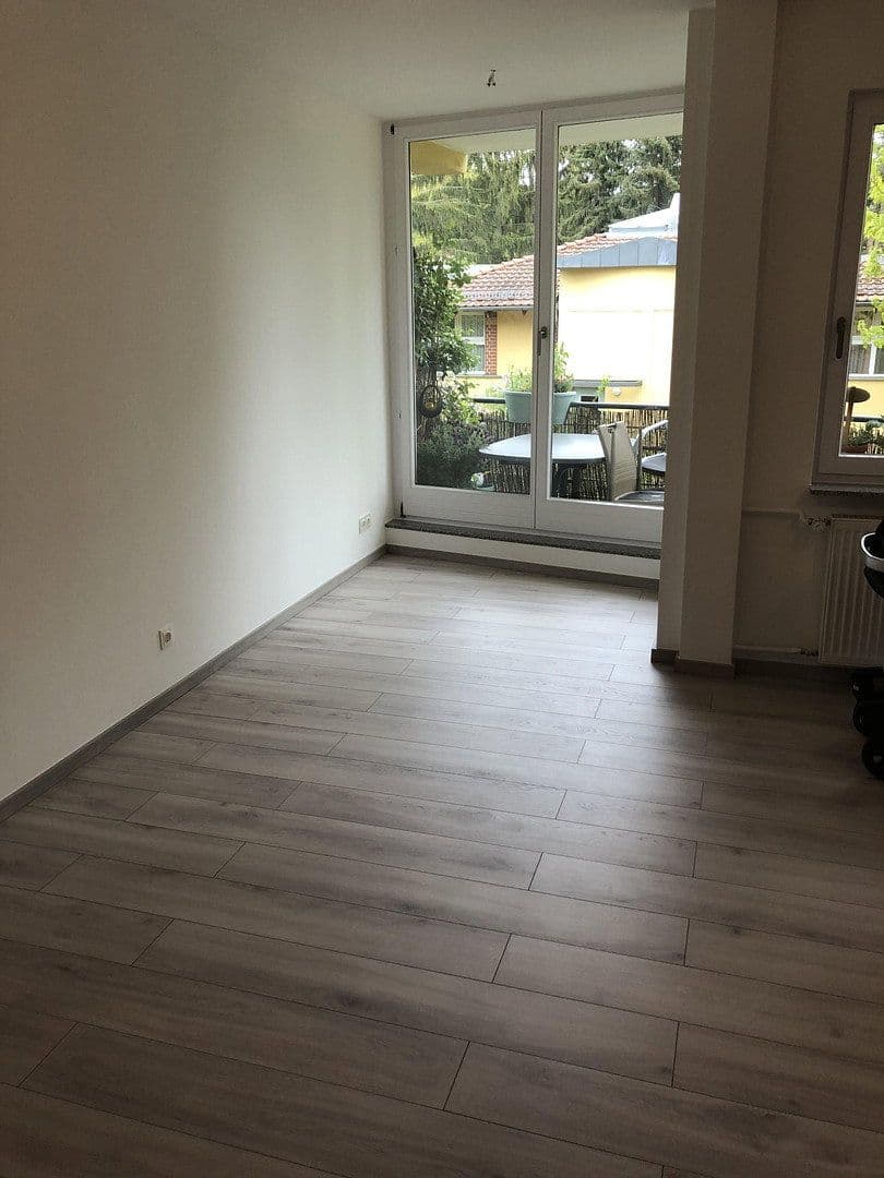 Prenájom bytu 3-izbový 99 m², Eichelhäherstraße 24, Berlin, Berlín Prenájom bytu 3-izbový 99 m², Eichelhäherstraße 24, Berlin, Berlín