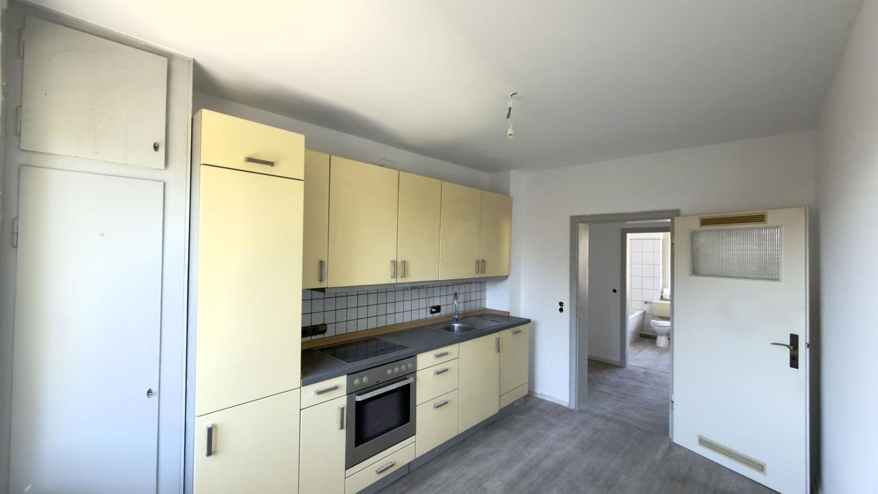 Prenájom bytu 2-izbový 55 m², Ritterstraße 55, Solingen, Severné Porýnie - Westfálsko Prenájom bytu 2-izbový 55 m², Ritterstraße 55, Solingen, Severné Porýnie - Westfálsko