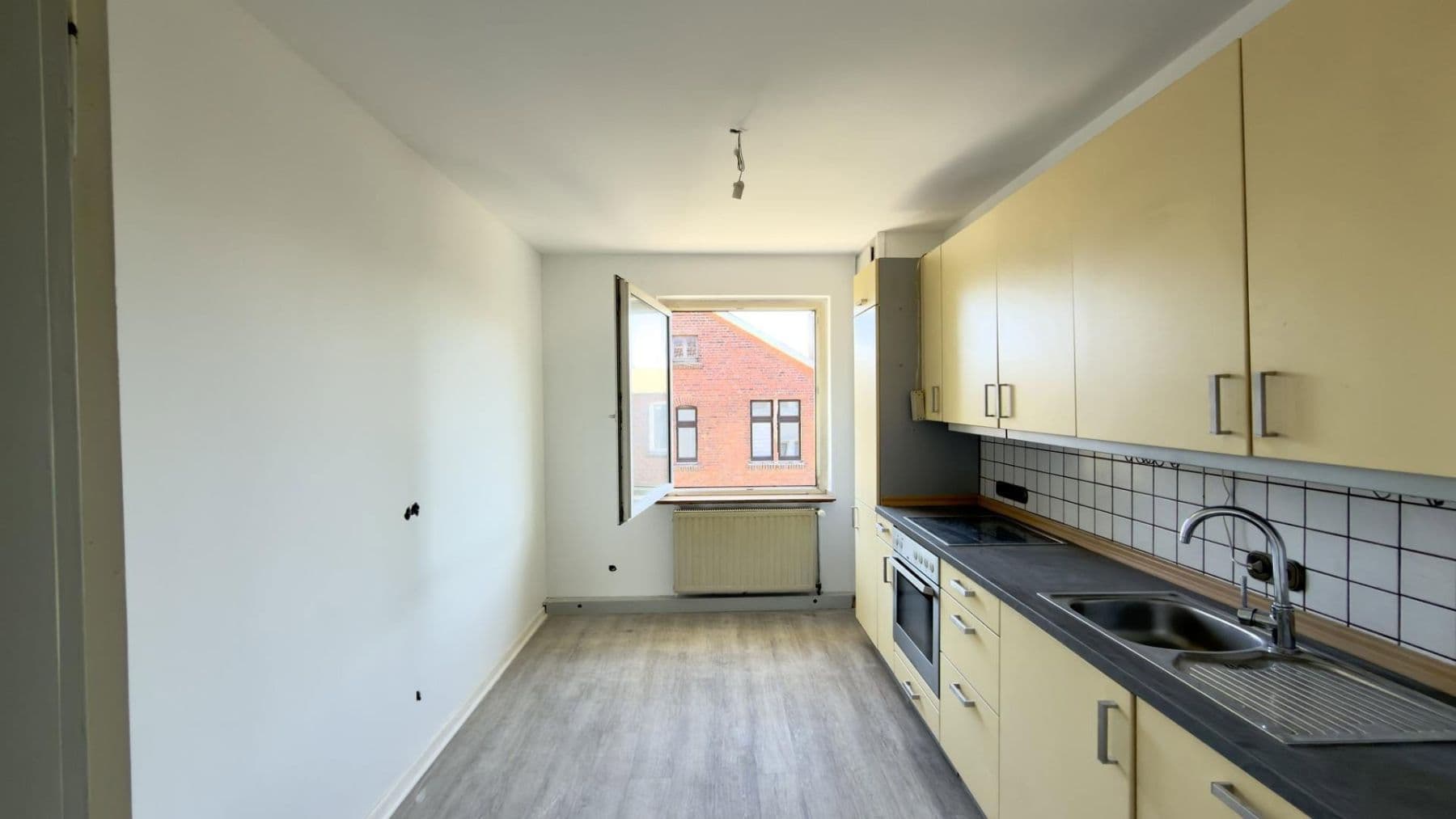 Prenájom bytu 2-izbový 55 m², Ritterstraße 55, Solingen, Severné Porýnie - Westfálsko Prenájom bytu 2-izbový 55 m², Ritterstraße 55, Solingen, Severné Porýnie - Westfálsko