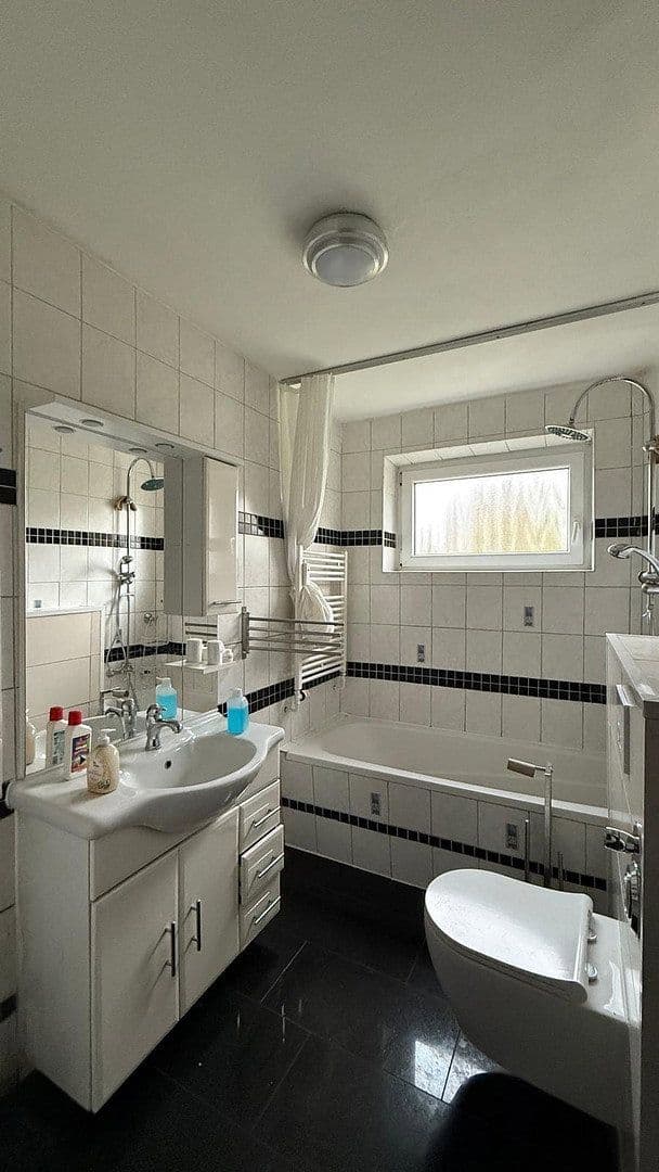 Prenájom domu 66 m², pozemek 1.500 m², Mühlenstr.56, Neumünster, Šlezvicko-Holštajnsko Prenájom domu 66 m², pozemek 1.500 m², Mühlenstr.56, Neumünster, Šlezvicko-Holštajnsko