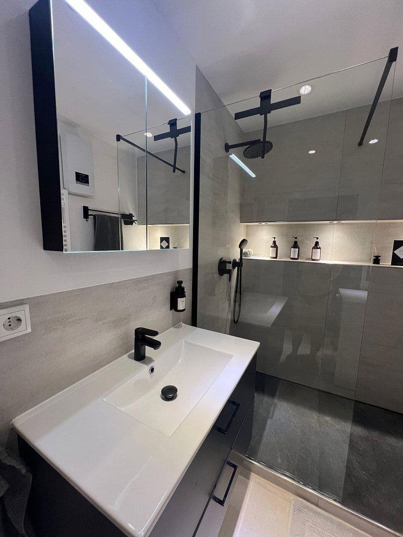 Prenájom bytu 2-izbový 55 m², Augustastr. 32, Düsseldorf, Severné Porýnie - Westfálsko Prenájom bytu 2-izbový 55 m², Augustastr. 32, Düsseldorf, Severné Porýnie - Westfálsko