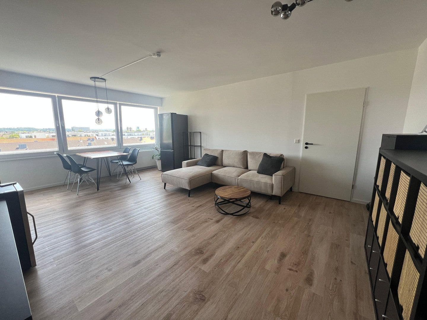 Prenájom bytu 2-izbový 55 m², Augustastr. 32, Düsseldorf, Severné Porýnie - Westfálsko Prenájom bytu 2-izbový 55 m², Augustastr. 32, Düsseldorf, Severné Porýnie - Westfálsko