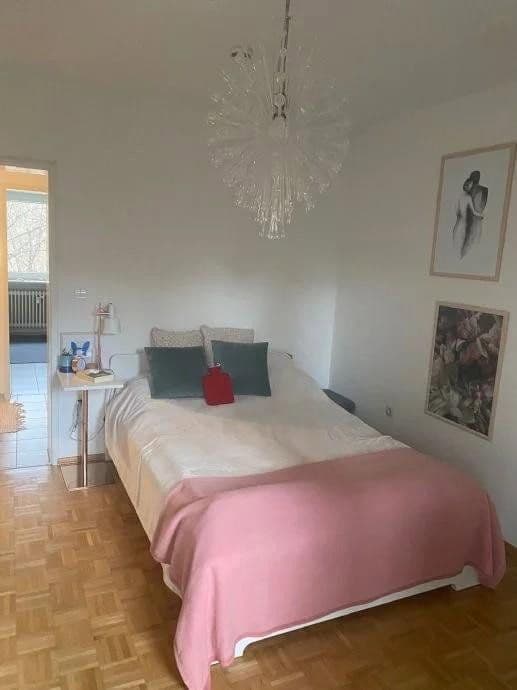 Prenájom bytu 2-izbový 64 m², München, Bavorsko Prenájom bytu 2-izbový 64 m², München, Bavorsko