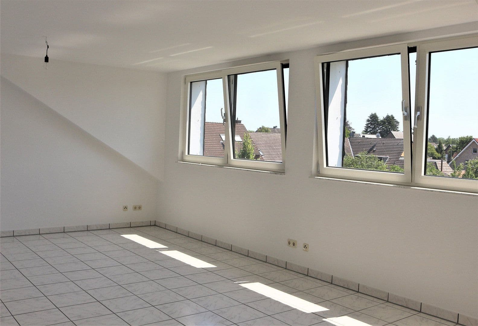 Prenájom bytu 2-izbový 76 m², Dinslaken, Severné Porýnie - Westfálsko Prenájom bytu 2-izbový 76 m², Dinslaken, Severné Porýnie - Westfálsko