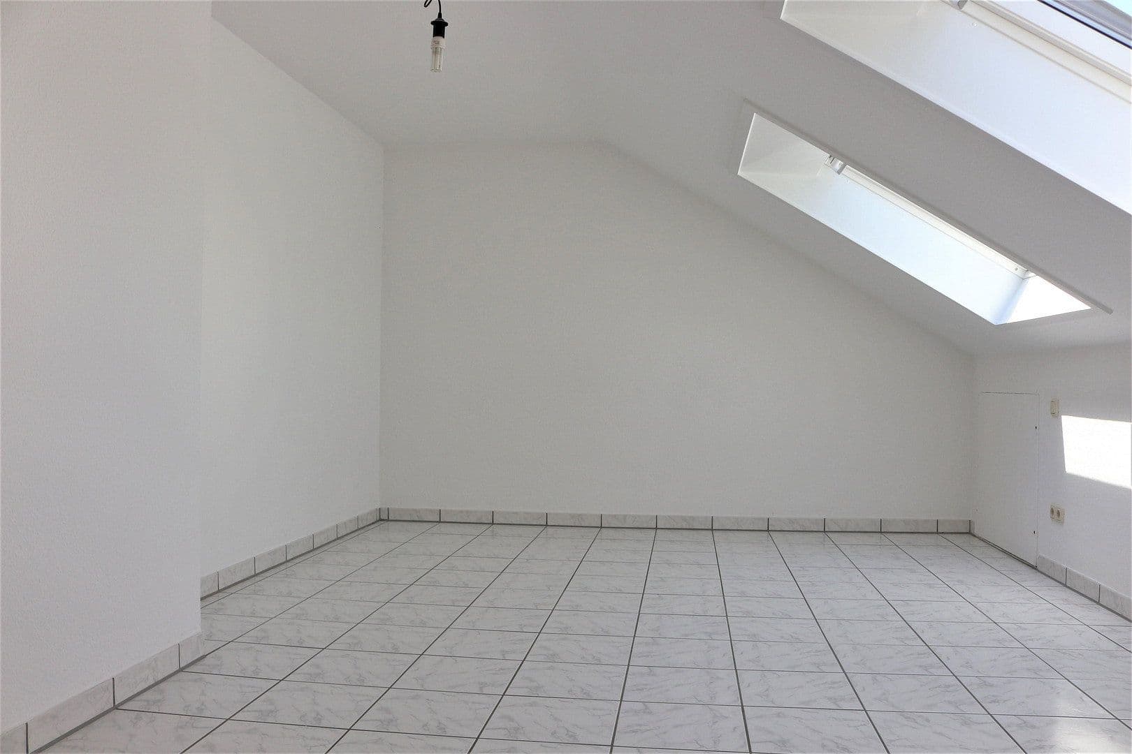 Prenájom bytu 2-izbový 76 m², Dinslaken, Severné Porýnie - Westfálsko Prenájom bytu 2-izbový 76 m², Dinslaken, Severné Porýnie - Westfálsko