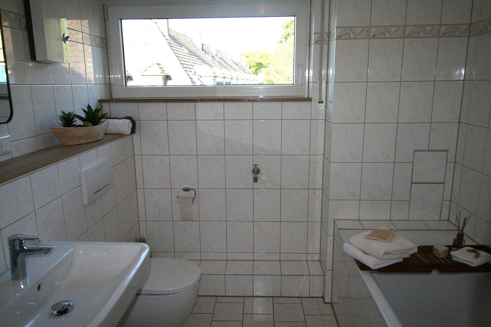 Prenájom bytu 2-izbový 71 m², Leverkusen-Wiesdorf, Severné Porýnie - Westfálsko Prenájom bytu 2-izbový 71 m², Leverkusen-Wiesdorf, Severné Porýnie - Westfálsko