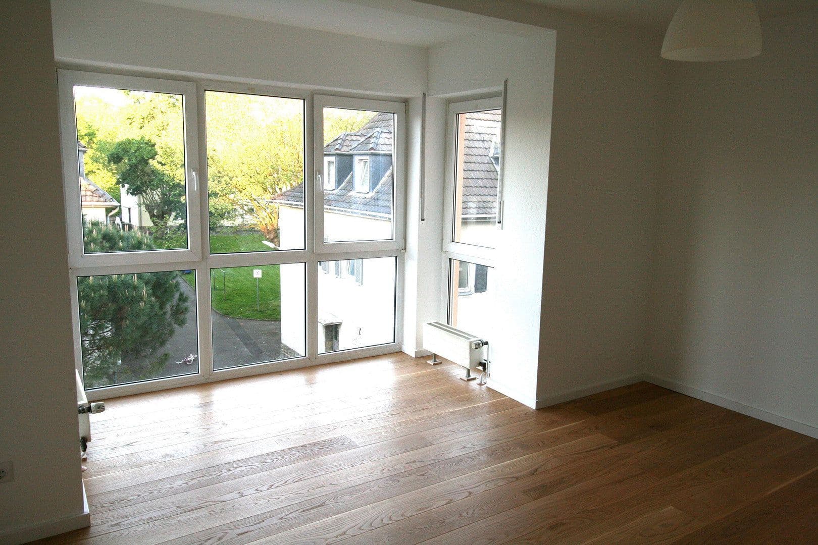Prenájom bytu 2-izbový 71 m², Leverkusen-Wiesdorf, Severné Porýnie - Westfálsko Prenájom bytu 2-izbový 71 m², Leverkusen-Wiesdorf, Severné Porýnie - Westfálsko