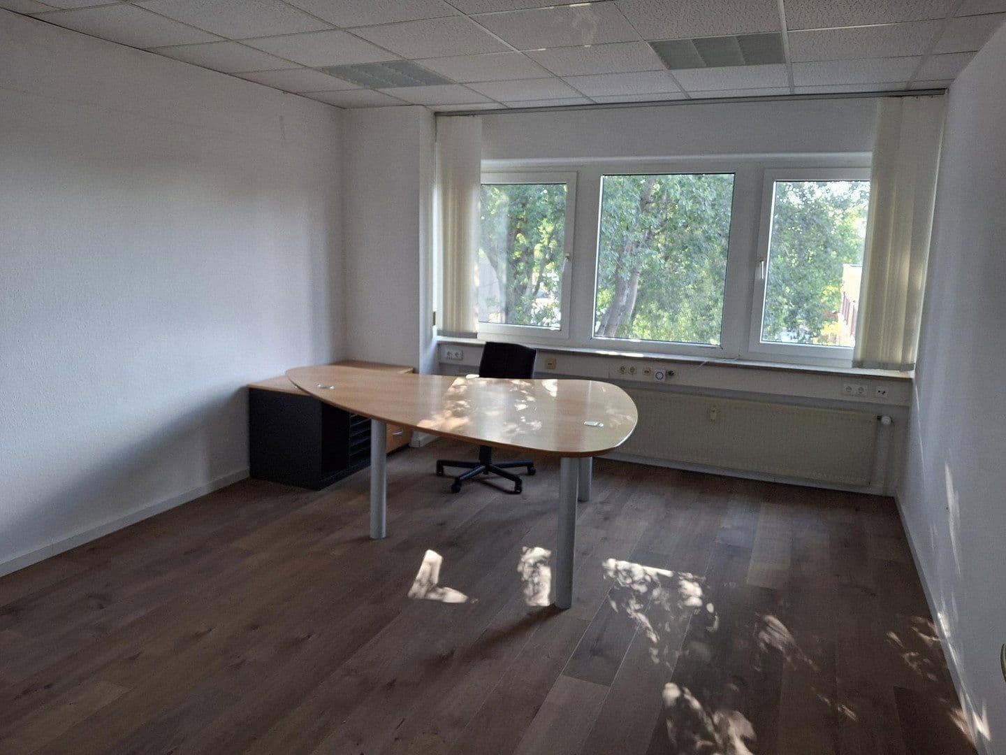 Prenájom kancelárie 130 m², Oststrasse 122 B, Norderstedt, Šlezvicko-Holštajnsko Prenájom kancelárie 130 m², Oststrasse 122 B, Norderstedt, Šlezvicko-Holštajnsko