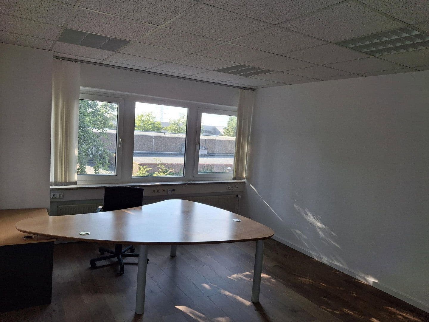 Prenájom kancelárie 130 m², Oststrasse 122 B, Norderstedt, Šlezvicko-Holštajnsko Prenájom kancelárie 130 m², Oststrasse 122 B, Norderstedt, Šlezvicko-Holštajnsko