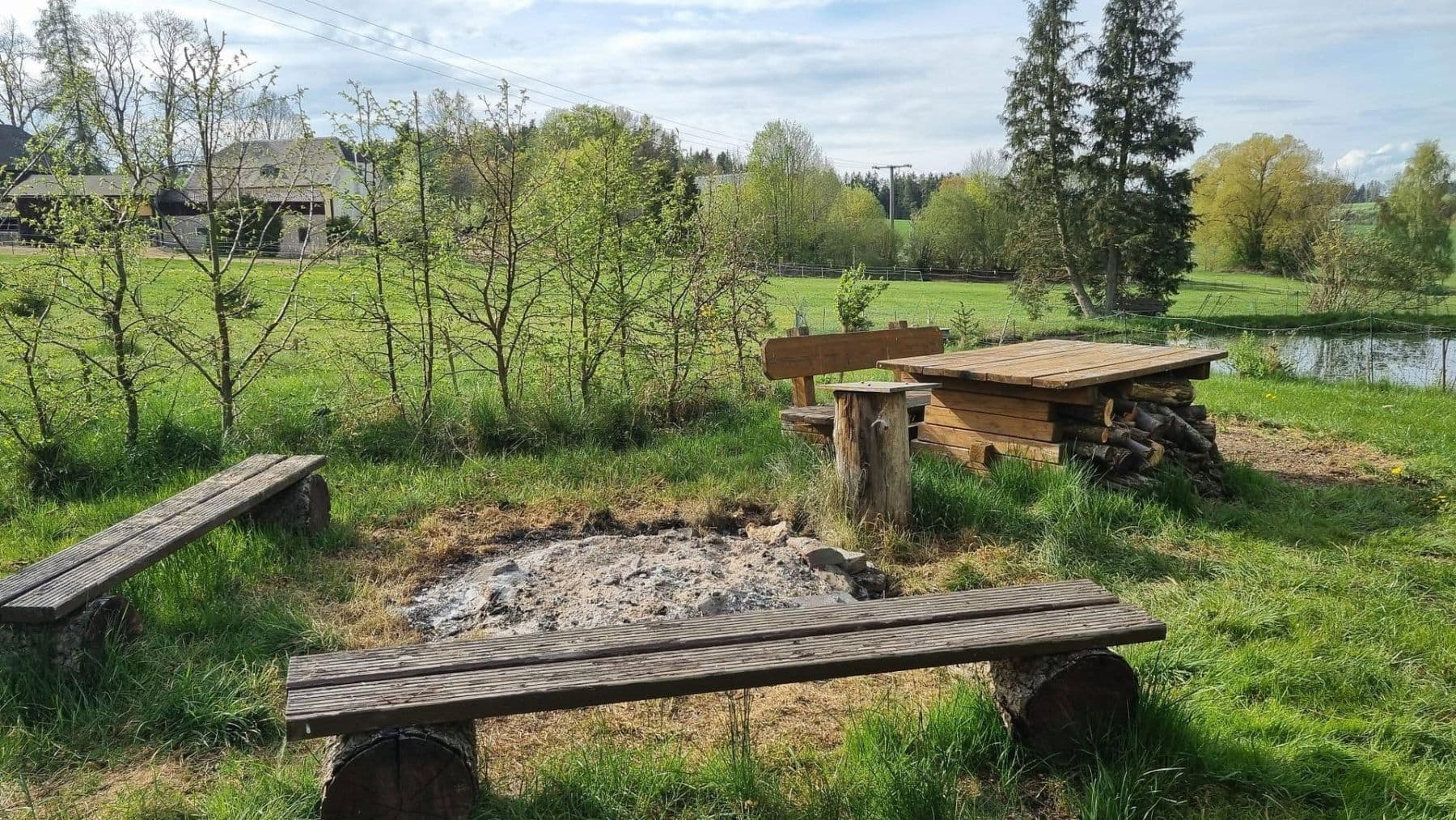 Predaj domu 120 m², pozemek 1.500 m², Tiefenbach 27, Bad Alexandersbad, Bavorsko Predaj domu 120 m², pozemek 1.500 m², Tiefenbach 27, Bad Alexandersbad, Bavorsko