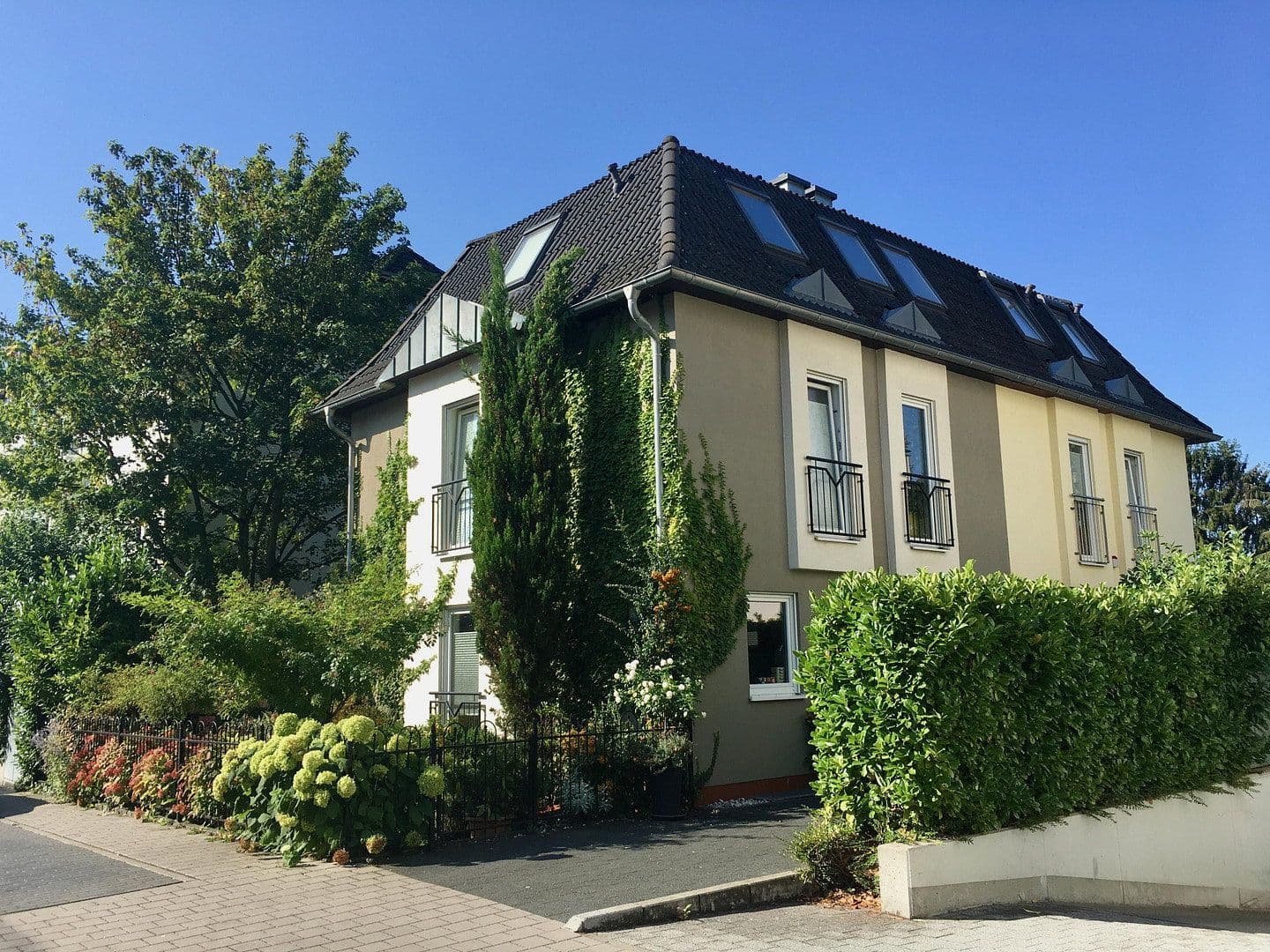 Predaj domu 157 m², pozemek 190 m², Am Wiesenrain, Frankfurt am Main, Hesensko Predaj domu 157 m², pozemek 190 m², Am Wiesenrain, Frankfurt am Main, Hesensko