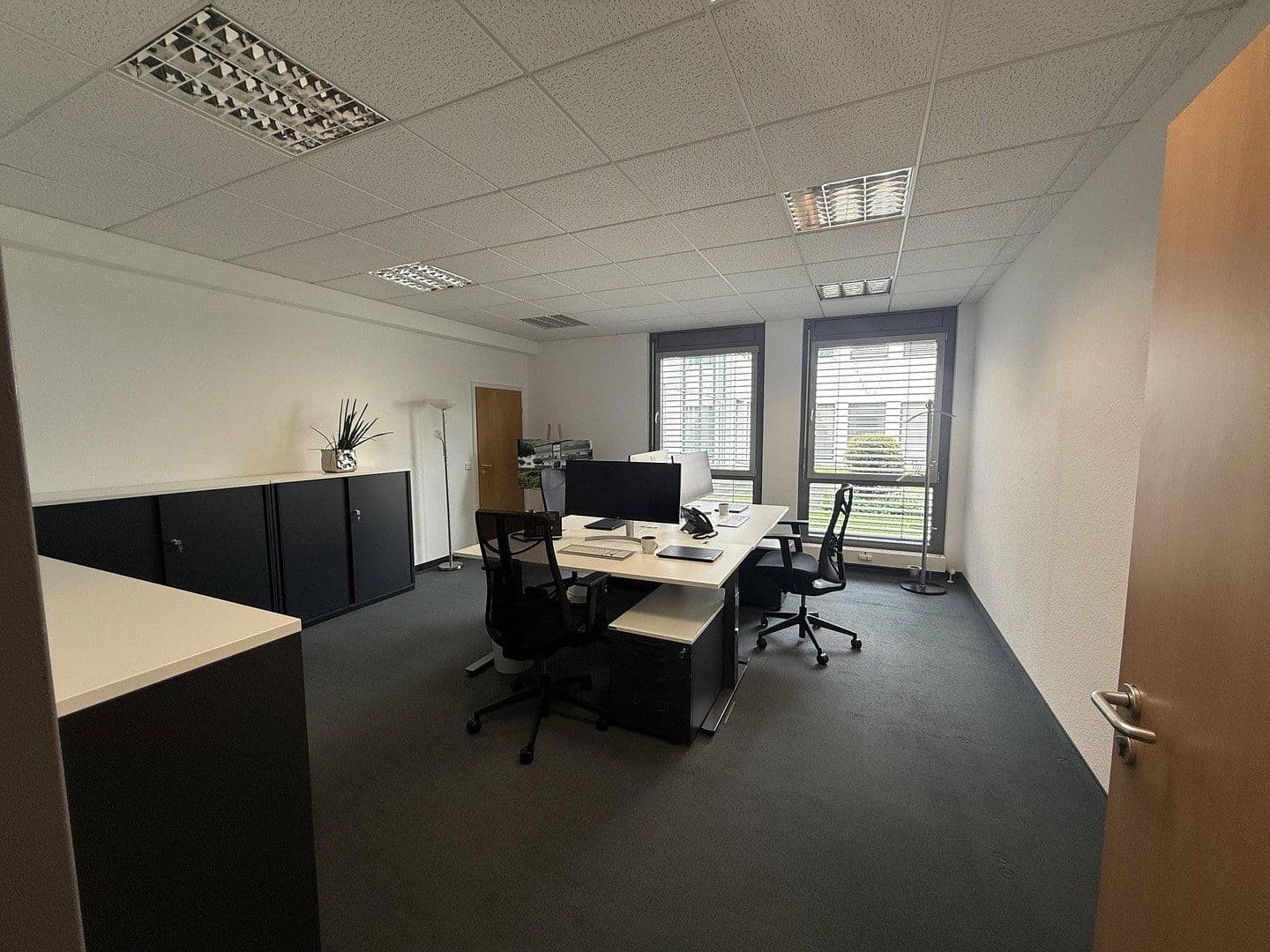 Prenájom kancelárie 355 m², Angermunder Straße 126, Düsseldorf - Angermund, Severné Porýnie - Westfálsko Prenájom kancelárie 355 m², Angermunder Straße 126, Düsseldorf - Angermund, Severné Porýnie - Westfálsko