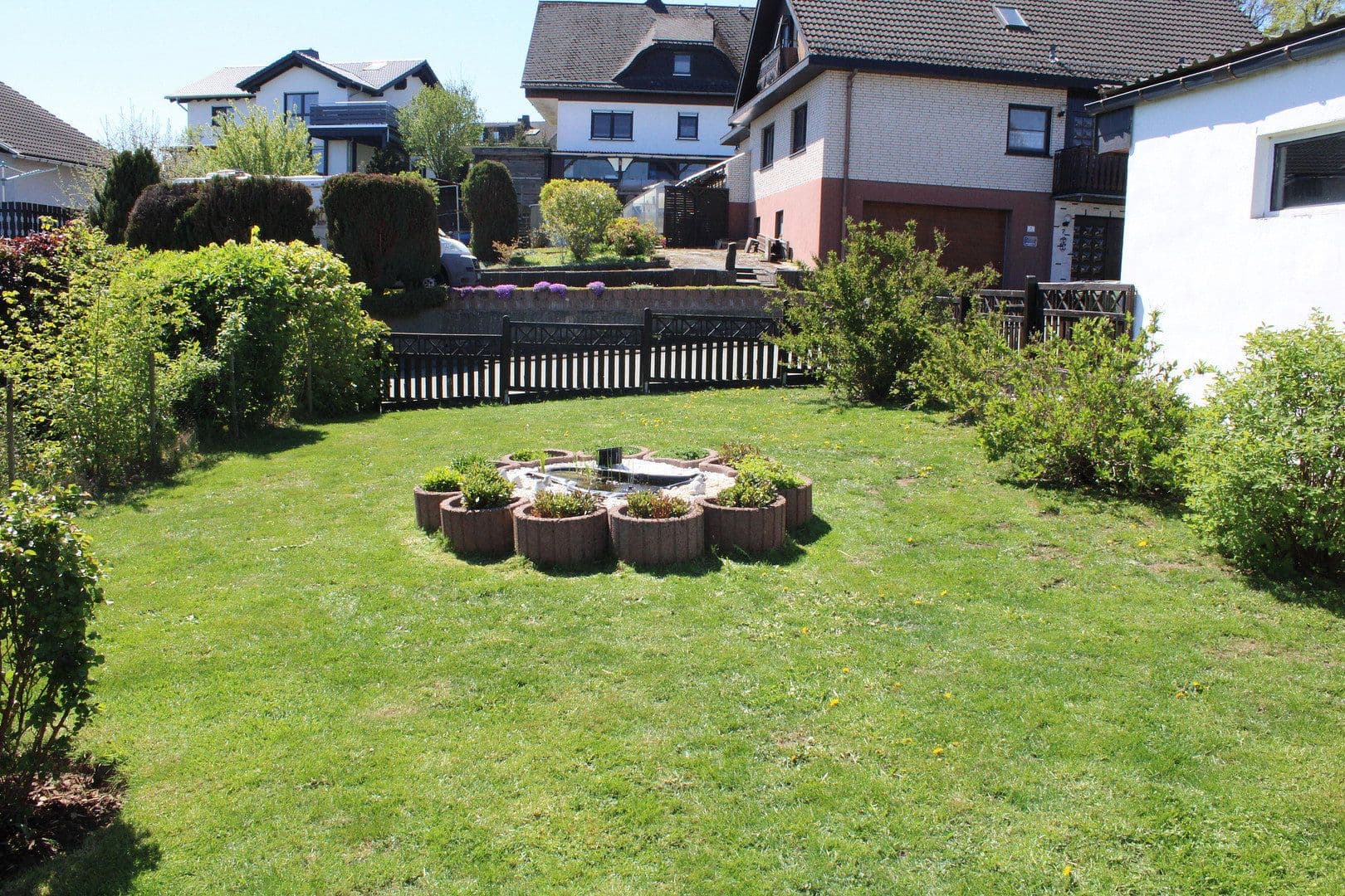 Predaj domu 163 m², pozemek 878 m², Allendorf (Eder), Hesensko Predaj domu 163 m², pozemek 878 m², Allendorf (Eder), Hesensko