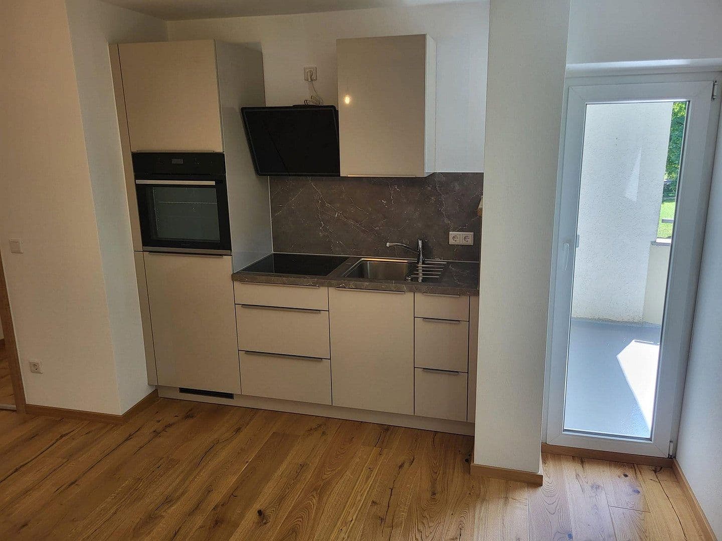 Prenájom bytu 2-izbový 43 m², Linkstraße 9, München, Bavorsko Prenájom bytu 2-izbový 43 m², Linkstraße 9, München, Bavorsko