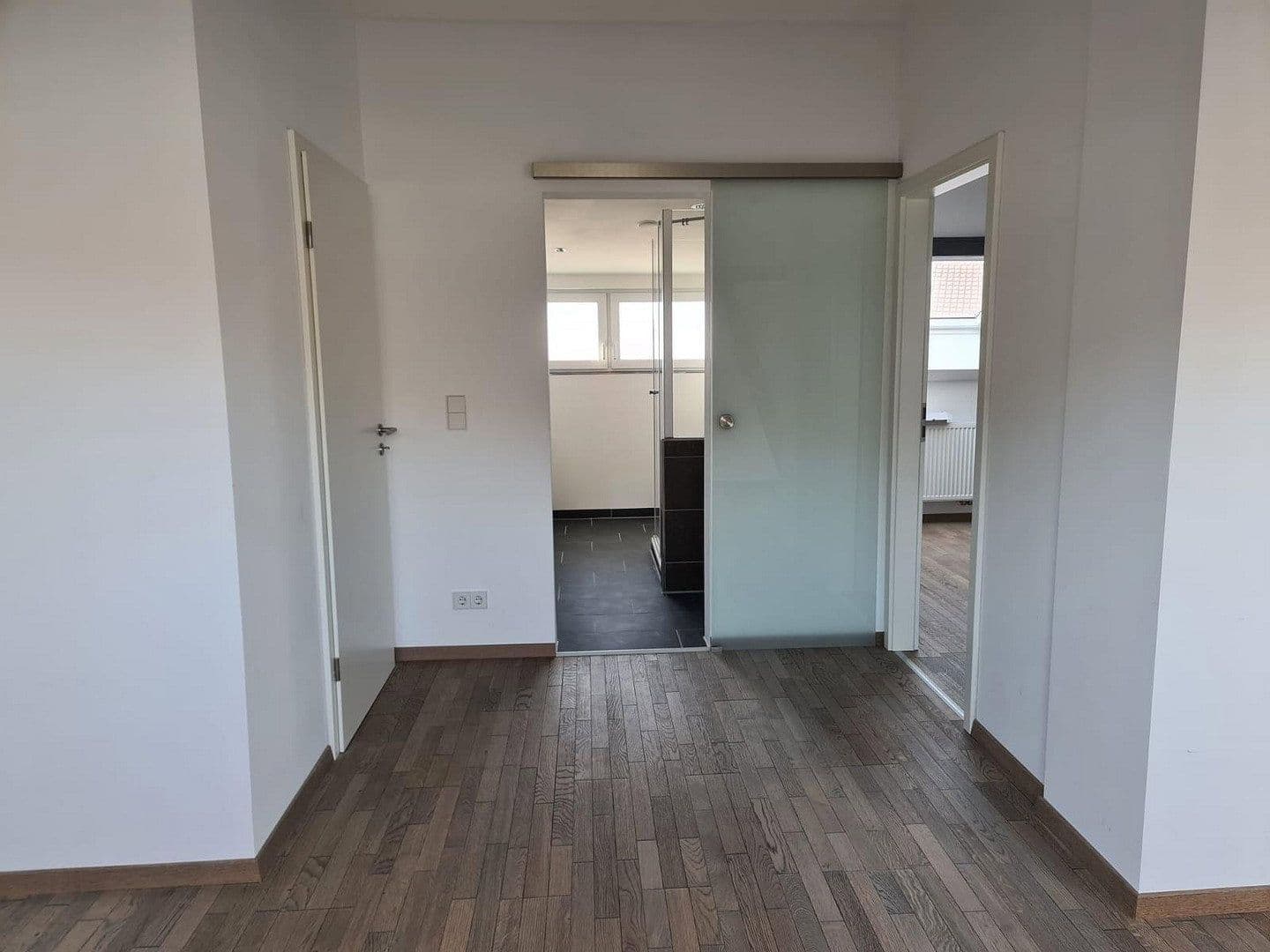 Prenájom bytu 3-izbový 96 m², Werastraße 135, Stuttgart, Bádensko-Wurttembersko Prenájom bytu 3-izbový 96 m², Werastraße 135, Stuttgart, Bádensko-Wurttembersko