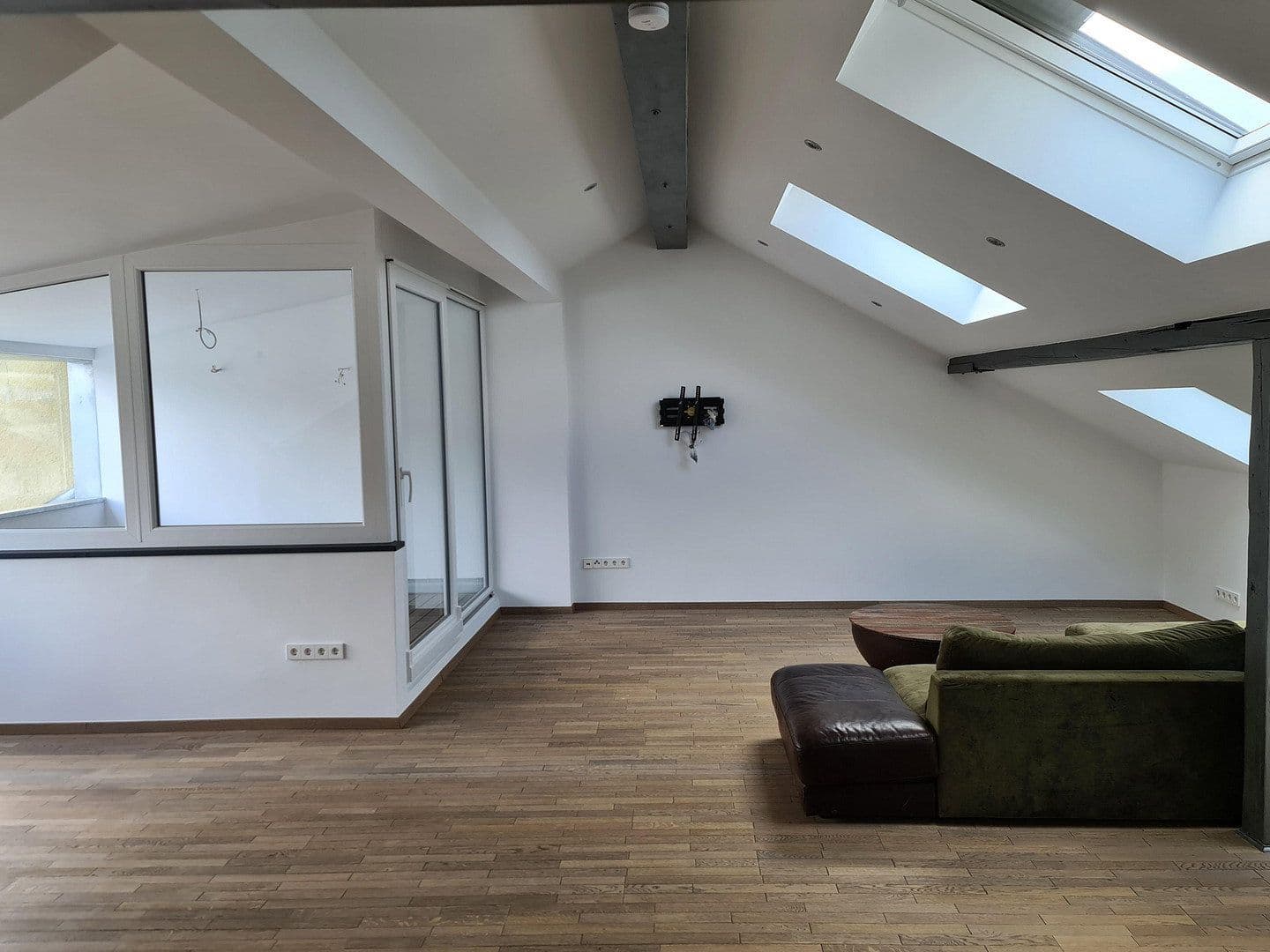 Prenájom bytu 3-izbový 96 m², Werastraße 135, Stuttgart, Bádensko-Wurttembersko Prenájom bytu 3-izbový 96 m², Werastraße 135, Stuttgart, Bádensko-Wurttembersko