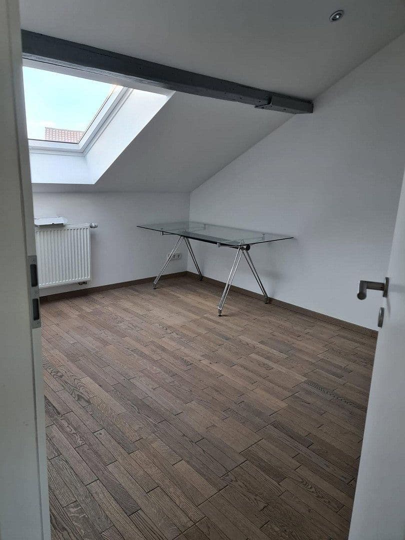 Prenájom bytu 3-izbový 96 m², Werastraße 135, Stuttgart, Bádensko-Wurttembersko Prenájom bytu 3-izbový 96 m², Werastraße 135, Stuttgart, Bádensko-Wurttembersko