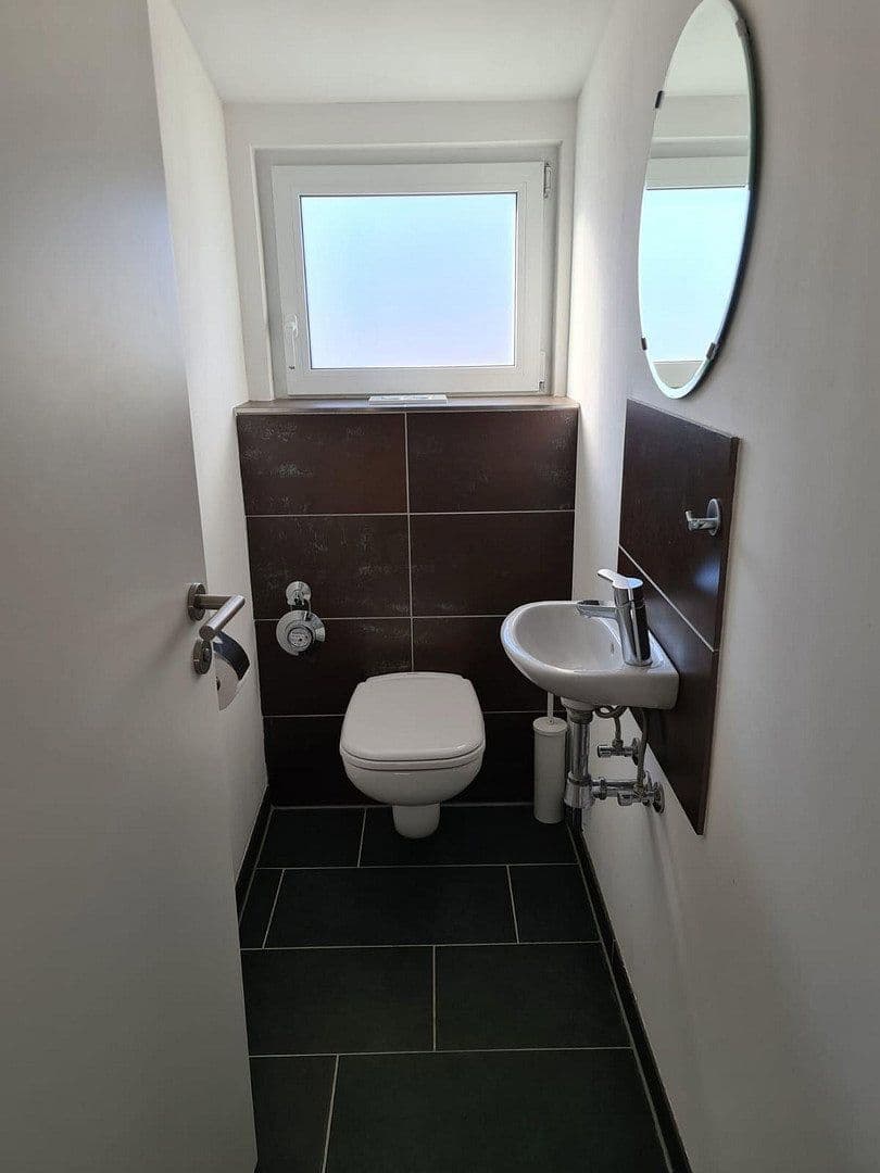 Prenájom bytu 3-izbový 96 m², Werastraße 135, Stuttgart, Bádensko-Wurttembersko Prenájom bytu 3-izbový 96 m², Werastraße 135, Stuttgart, Bádensko-Wurttembersko