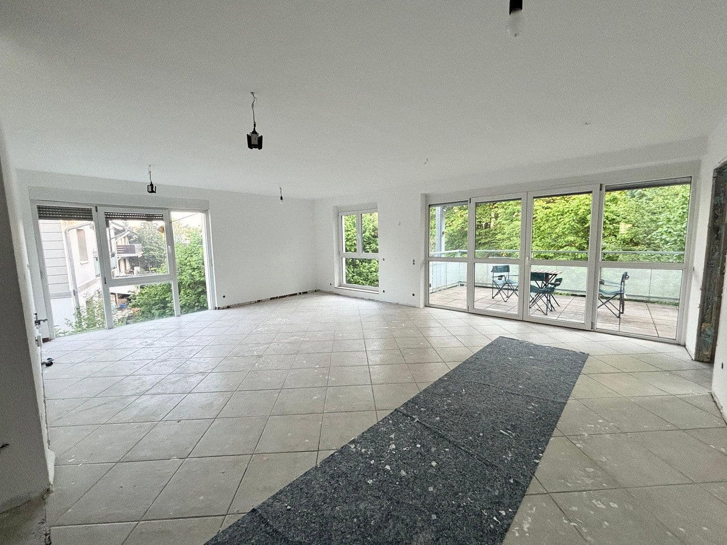 Prenájom bytu 5-izbový 160 m², Bruchköbel, Hesensko Prenájom bytu 5-izbový 160 m², Bruchköbel, Hesensko