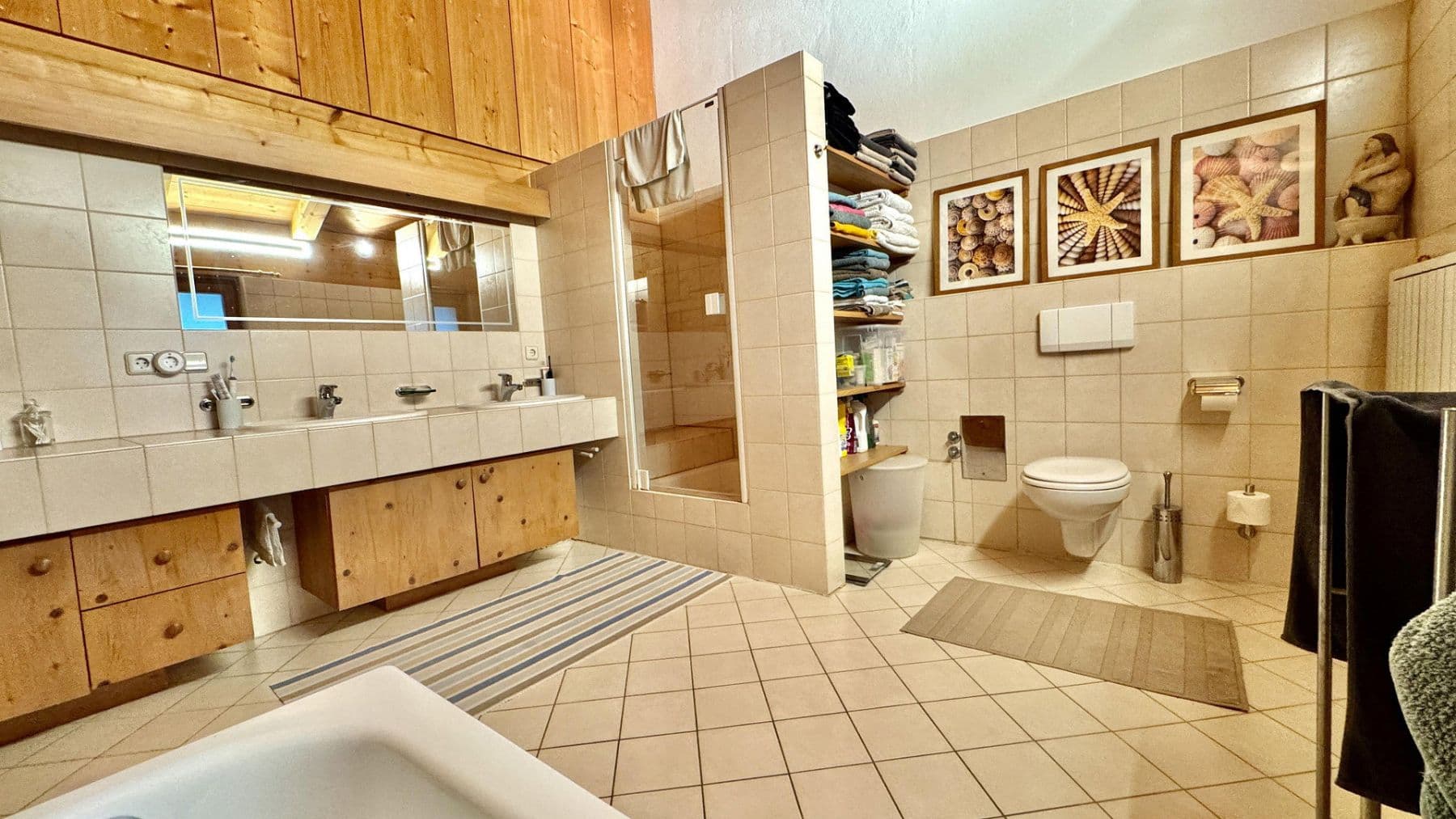Predaj domu 170 m², pozemek 1.862 m², Grosskarolinenfeld, Bavorsko Predaj domu 170 m², pozemek 1.862 m², Grosskarolinenfeld, Bavorsko