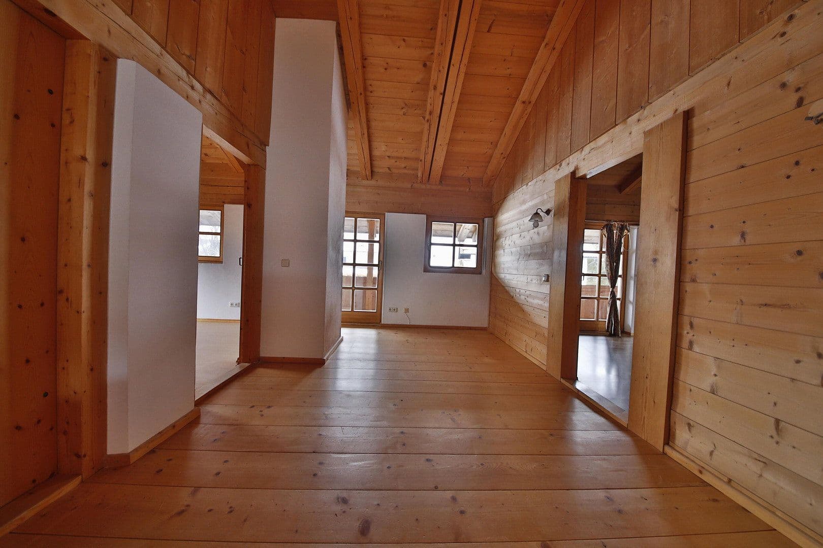 Predaj domu 170 m², pozemek 1.862 m², Grosskarolinenfeld, Bavorsko Predaj domu 170 m², pozemek 1.862 m², Grosskarolinenfeld, Bavorsko