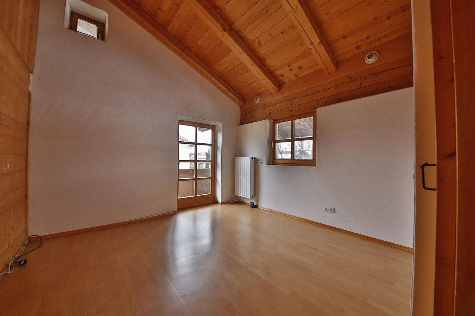 Predaj domu 170 m², pozemek 1.862 m², Grosskarolinenfeld, Bavorsko Predaj domu 170 m², pozemek 1.862 m², Grosskarolinenfeld, Bavorsko