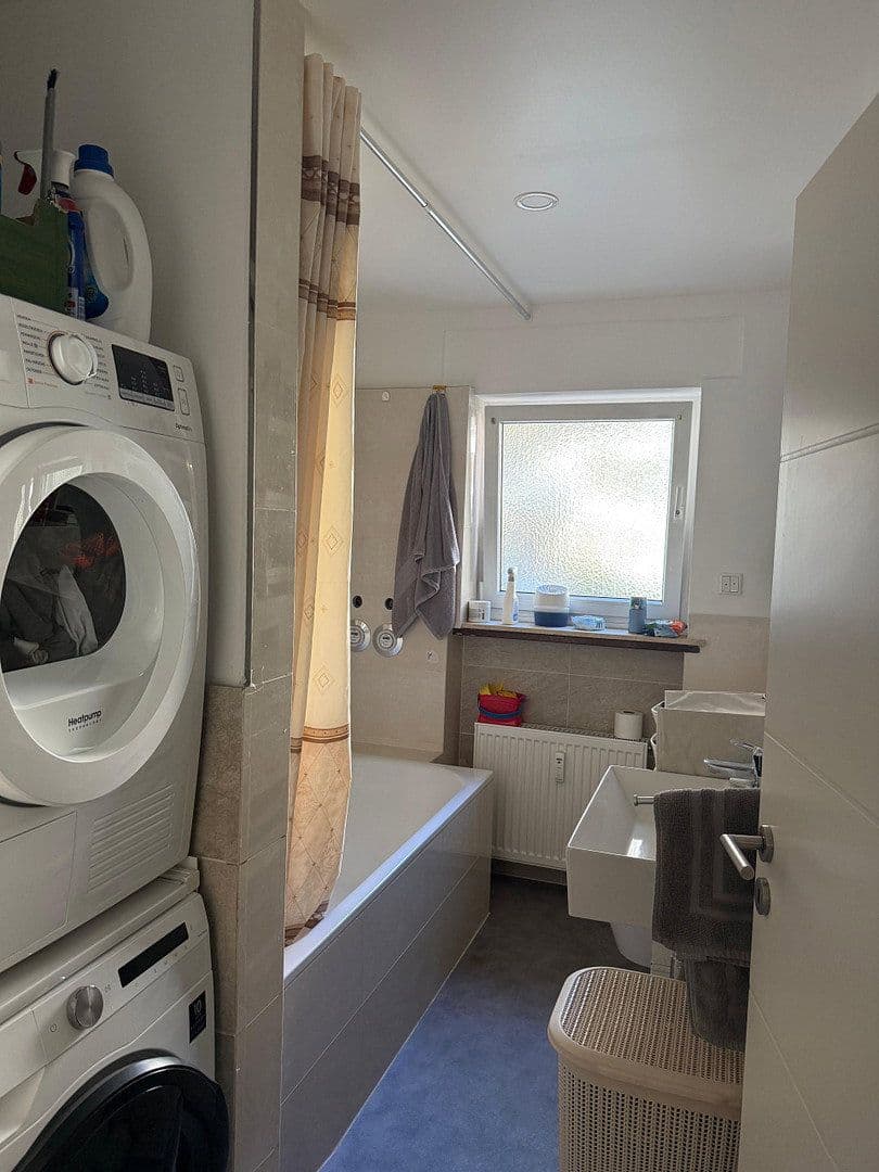 Prenájom bytu 3-izbový 95 m², Neu-Isenburg, Hesensko Prenájom bytu 3-izbový 95 m², Neu-Isenburg, Hesensko