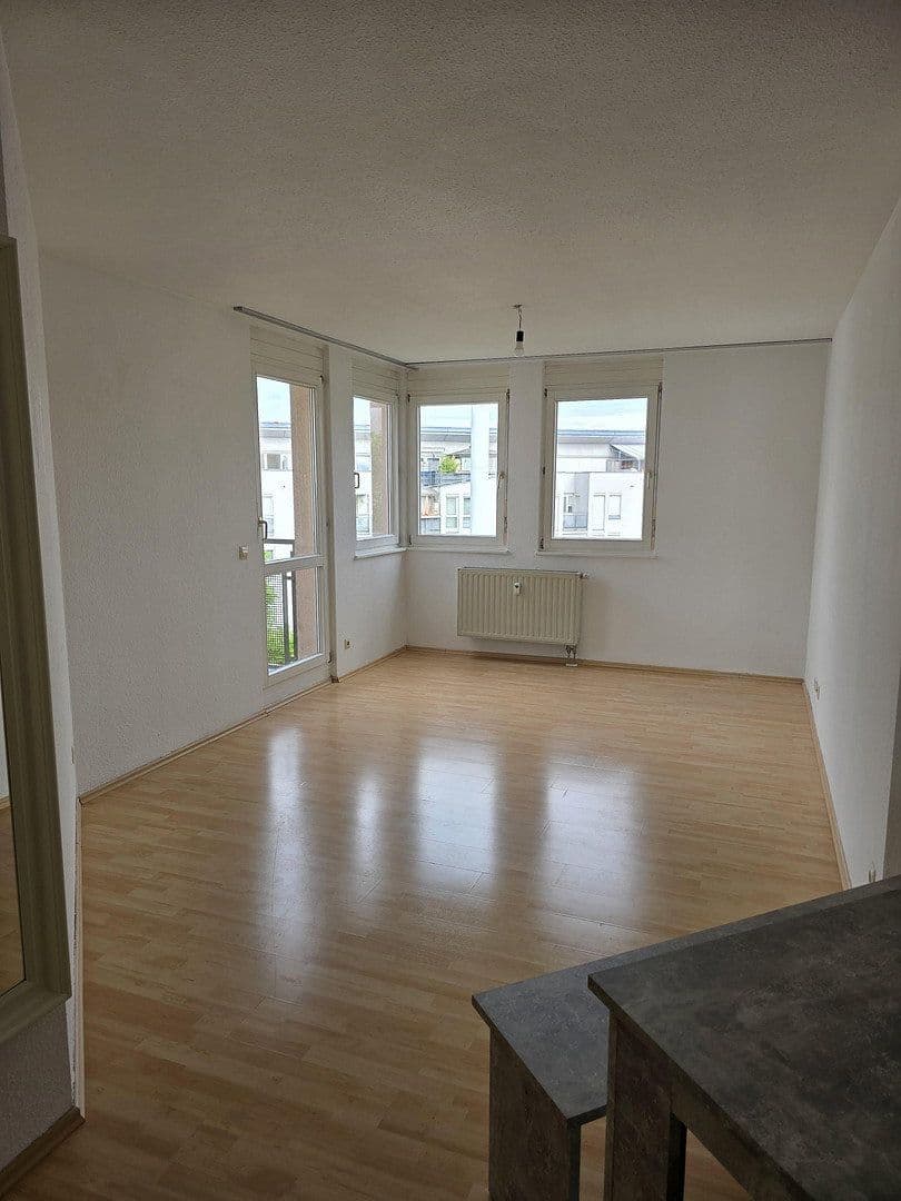 Prenájom bytu 3-izbový 68 m², Michelangelostr. 12/1, Künzelsau, Bádensko-Wurttembersko Prenájom bytu 3-izbový 68 m², Michelangelostr. 12/1, Künzelsau, Bádensko-Wurttembersko