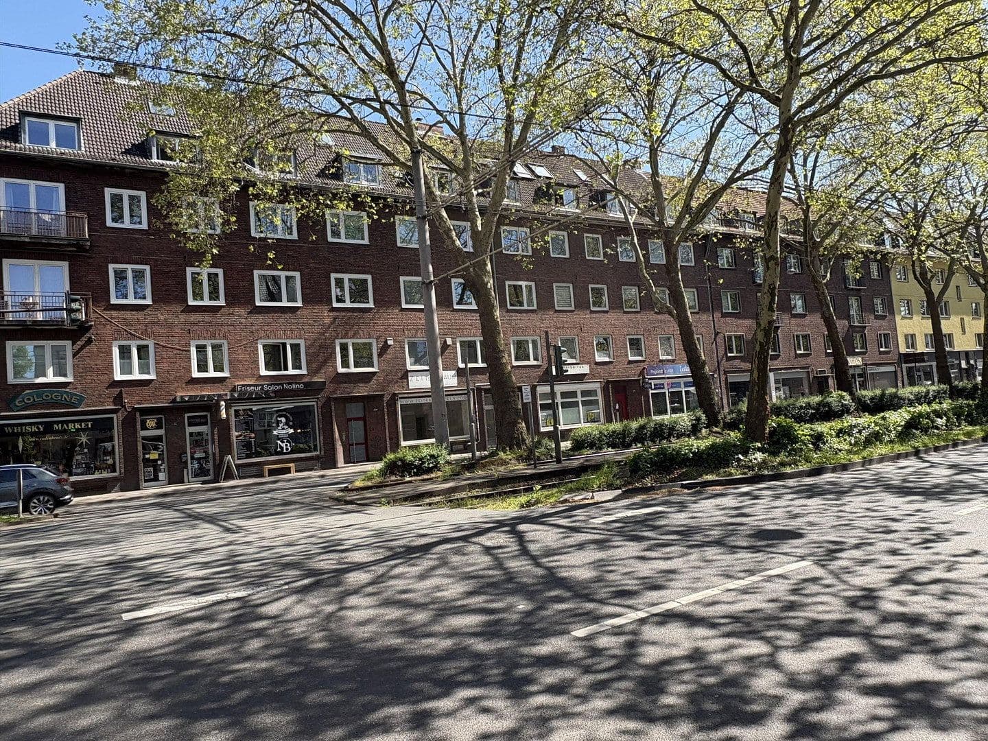 Prenájom bytu 4-izbový 105 m², Luxemburger Str.259, Köln, Severné Porýnie - Westfálsko Prenájom bytu 4-izbový 105 m², Luxemburger Str.259, Köln, Severné Porýnie - Westfálsko