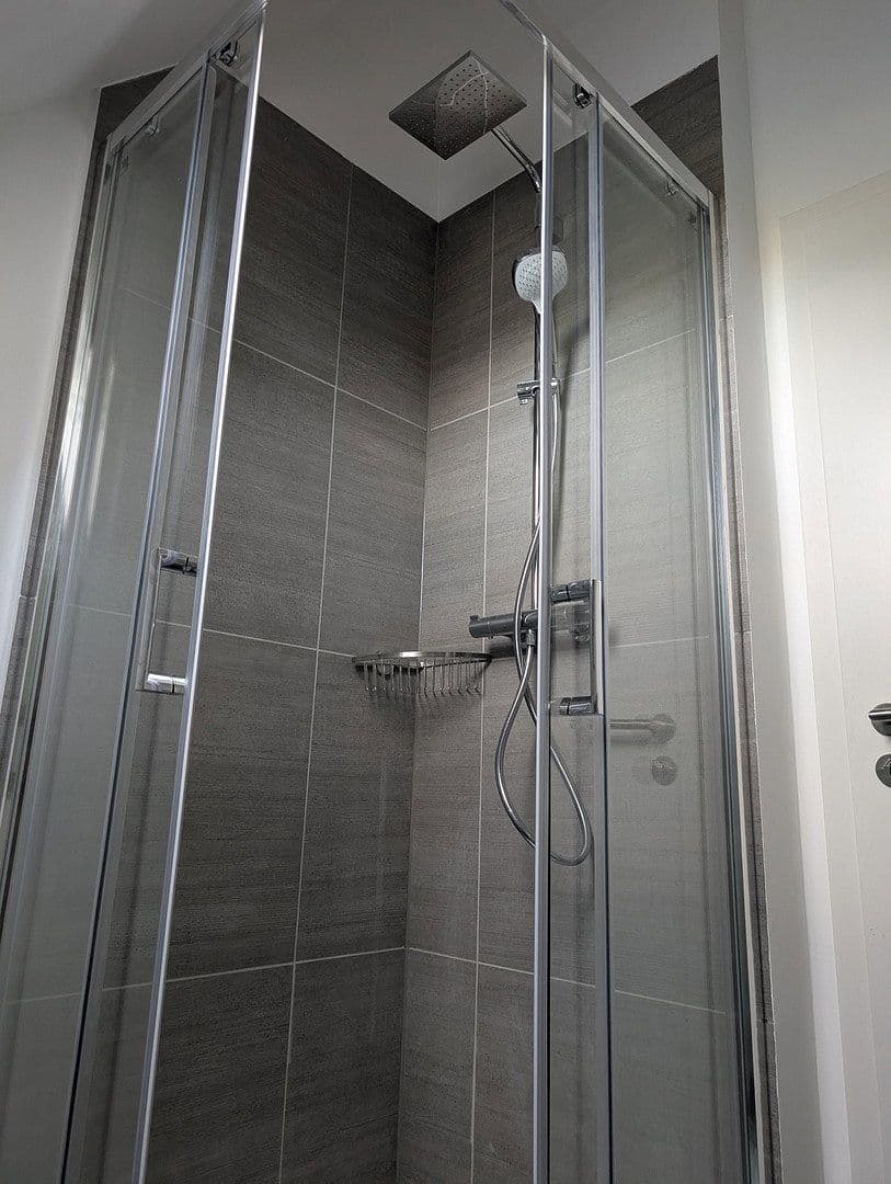 Prenájom bytu 4-izbový 105 m², Luxemburger Str.259, Köln, Severné Porýnie - Westfálsko Prenájom bytu 4-izbový 105 m², Luxemburger Str.259, Köln, Severné Porýnie - Westfálsko