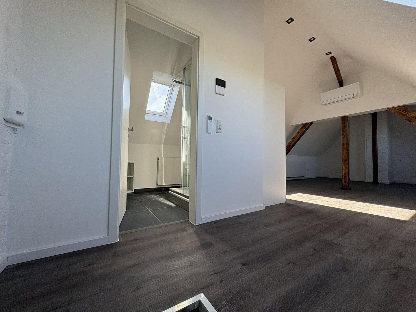 Prenájom bytu 4-izbový 105 m², Luxemburger Str.259, Köln, Severné Porýnie - Westfálsko Prenájom bytu 4-izbový 105 m², Luxemburger Str.259, Köln, Severné Porýnie - Westfálsko