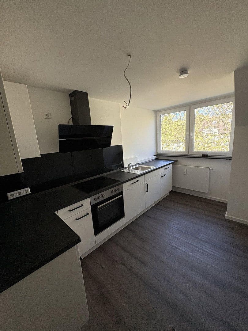 Prenájom bytu 4-izbový 105 m², Luxemburger Str.259, Köln, Severné Porýnie - Westfálsko Prenájom bytu 4-izbový 105 m², Luxemburger Str.259, Köln, Severné Porýnie - Westfálsko